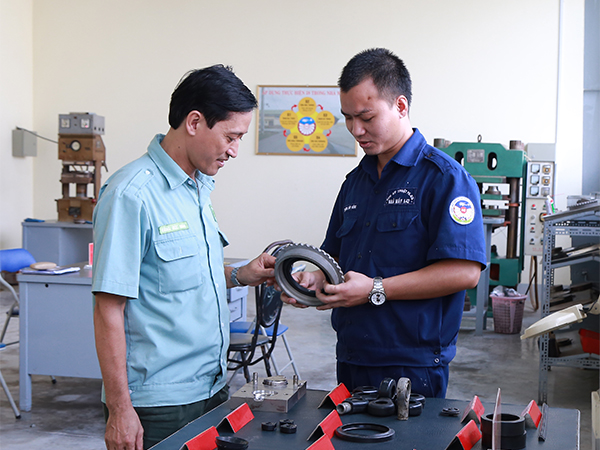 Nghĩa tình đồng đội ở Nhà máy A42