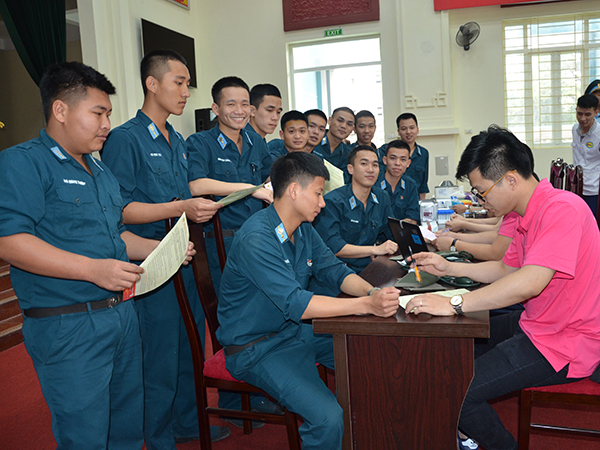 Tuổi trẻ Lữ đoàn 26 tích cực tham gia hiến máu tình nguyện