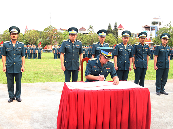 Trung đoàn 240 phát động thi đua cao điểm “Luyện quân, lập công, quyết thắng”