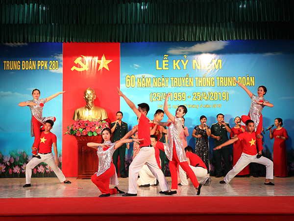 Trung đoàn 280 và Lữ đoàn Phòng không 210 kỷ niệm 60 năm ngày truyền thống