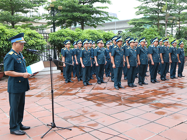 Quân chủng Phòng không - Không quân dâng hương tưởng niệm các anh hùng, liệt sĩ nhân kỷ niệm 44 năm ngày giải phóng miền Nam, thống nhất đất nước