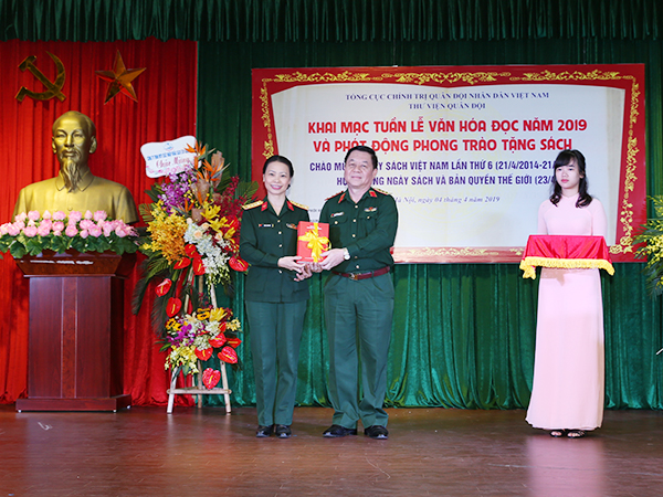 Tổng cục Chính trị khai mạc tuần lễ văn hóa đọc năm 2019 và phát động phong trào tặng sách