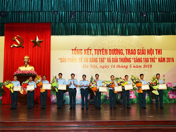 Quân chủng Phòng không - Không quân tổng kết, tuyên dương, trao giải Hội thi “Sản phẩm, đề tài sáng tạo” và Giải thưởng “Sáng tạo trẻ” năm 2019