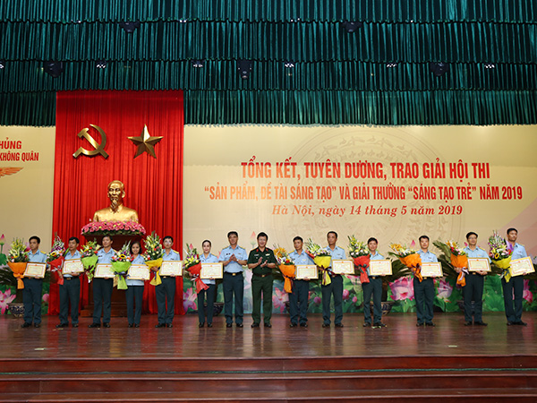 Quân chủng Phòng không - Không quân tổng kết, tuyên dương, trao giải Hội thi “Sản phẩm, đề tài sáng tạo” và Giải thưởng “Sáng tạo trẻ” năm 2019