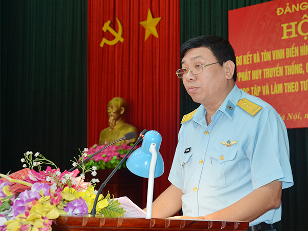 Lữ đoàn 26 sơ kết và tôn vinh điển hình tiên tiến 5 năm thực hiện Cuộc vận động “Phát huy truyền thống, cống hiến tài năng, xứng danh Bộ đội Cụ Hồ”