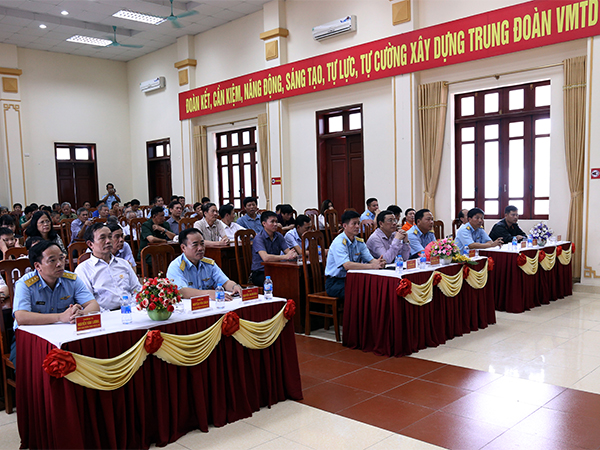 Hội Cựu chiến binh Trường Đại học Bách Khoa Hà Nội thăm và giao lưu với Trung đoàn 238