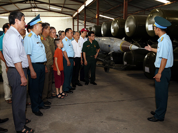 Hội Cựu chiến binh Trường Đại học Bách Khoa Hà Nội thăm và giao lưu với Trung đoàn 238