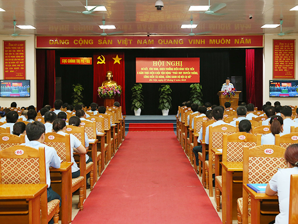 Cục Chính trị Phòng không - Không quân sơ kết, tôn vinh, khen thưởng điển hình tiên tiến 5 năm thực hiện Cuộc vận động “Phát huy truyền thống, cống hiến tài năng, xứng danh Bộ đội Cụ Hồ” (2014-2019)