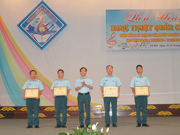 Học viện Phòng không - Không quân tổ chức Liên hoan nghệ thuật quần chúng “Giảng đường và bầu trời”
