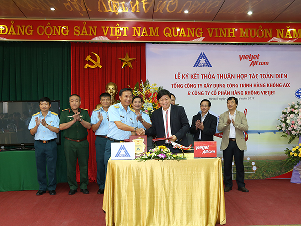 Tổng công ty ACC và Công ty cổ phần Hàng không Vietjet ký kết thỏa thuận hợp tác toàn diện