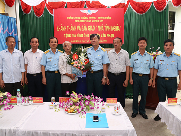 Sư đoàn 363 bàn giao nhà tình nghĩa cho gia đình ông Nguyễn Văn Nhạn