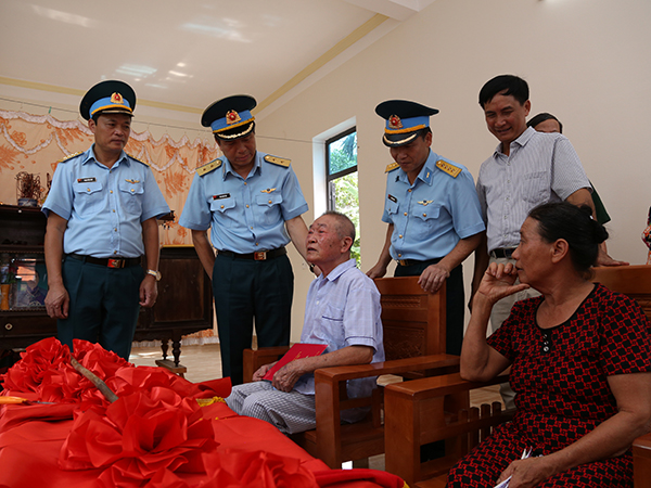 Sư đoàn 363 và Tổng công ty ACC bàn giao “Nhà đồng đội”, “Nhà tình nghĩa” cho các gia đình chính sách trên địa bàn huyện Tứ Kỳ, tỉnh Hải Dương