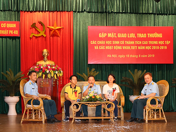 Cục Kỹ thuật Phòng không - Không quân tổ chức gặp mặt, giao lưu, trao thưởng cho các cháu học sinh đạt thành tích cao trong học tập năm học 2018-2019