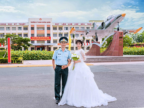 Chuyện tình của chàng trai muộn vợ