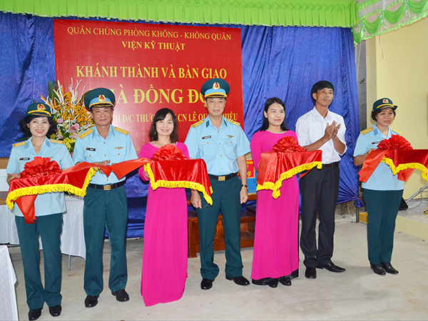 Viện Kỹ thuật Phòng không - Không quân bàn giao “Nhà đồng đội” cho Thượng úy QNCN Lê Quang Hiếu