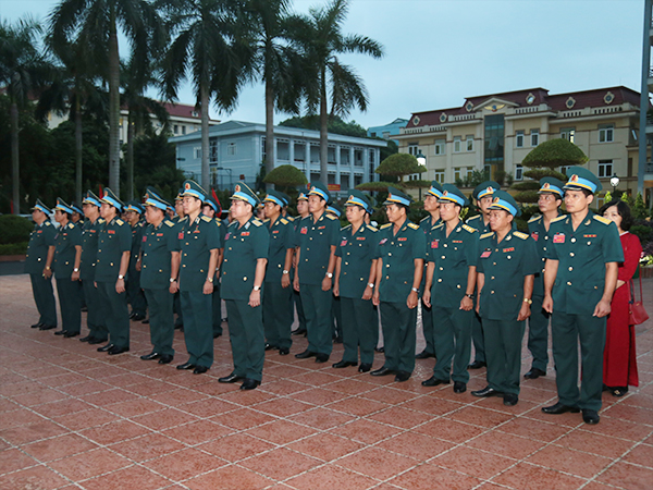 Quân chủng Phòng không - Không quân tổ chức dâng hương tưởng niệm Chủ tịch Hồ Chí Minh và các anh hùng liệt sĩ