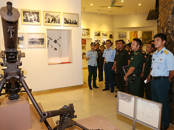 Đoàn cán bộ Viện Kiểm sát Quân đội nhân dân Lào thăm và làm việc tại Quân chủng Phòng không - Không quân