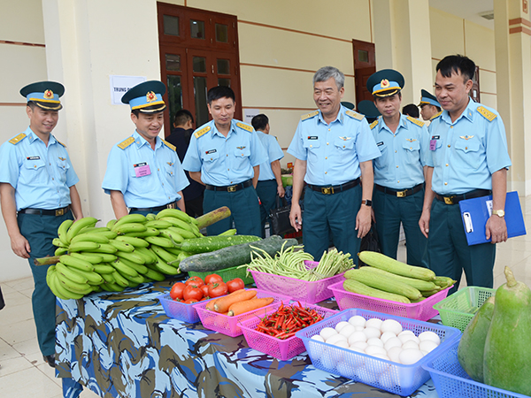 Cán bộ, nhân viên ngành Hậu cần Sư đoàn 365 đua tài