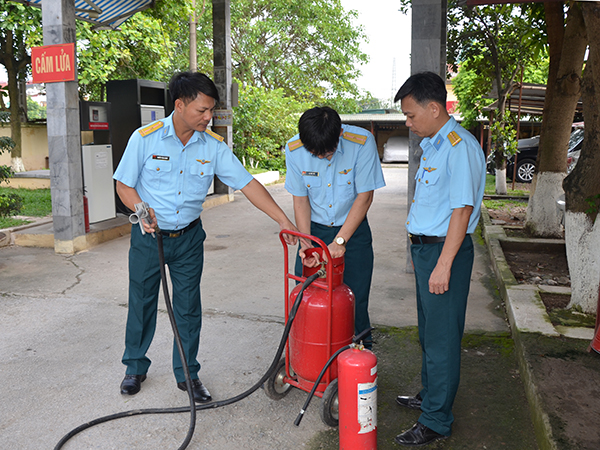 Trưởng Phân kho tận tụy với công việc