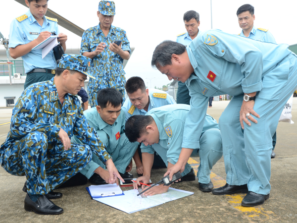 Chuyến bay quả cảm trong mưa lũ miền Trung