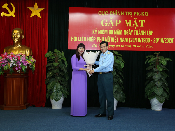 Cục Chính trị Phòng không - Không quân và Sư đoàn 365 tổ chức gặp mặt cán bộ, hội viên phụ nữ nhân ngày Phụ nữ Việt Nam