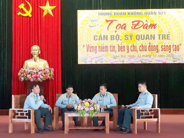 Các đơn vị trong Quân chủng Phòng không - Không quân tổ chức Tọa đàm  “Cán bộ, sĩ quan trẻ vững niềm tin, bền ý chí, chủ động, sáng tạo”