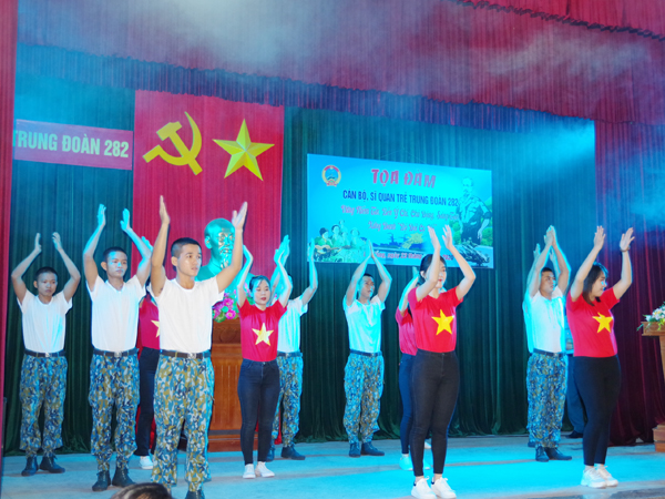 Các đơn vị trong Quân chủng Phòng không - Không quân tổ chức Tọa đàm “Cán bộ, sĩ quan trẻ vững niềm tin, bền ý chí, chủ động, sáng tạo”