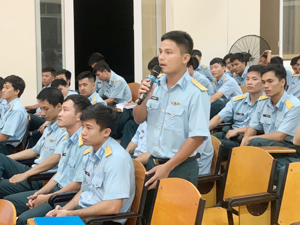 Các đơn vị trong Quân chủng Phòng không - Không quân tổ chức Tọa đàm “Cán bộ, sĩ quan trẻ vững niềm tin, bền ý chí, chủ động, sáng tạo”