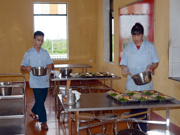 Nâng cao chất lượng bữa ăn bộ đội