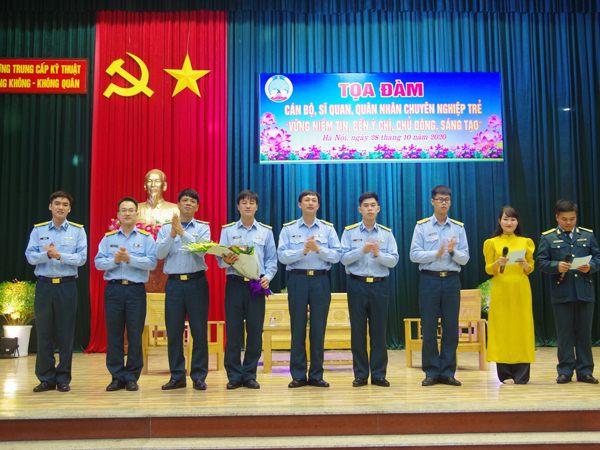 Trường Trung cấp Kỹ thuật PK-KQ tổ chức Tọa đàm Cán bộ, sĩ quan, quân nhân chuyên nghiệp trẻ “Vững niềm tin, bền ý chí, chủ động, sáng tạo”