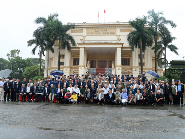 Gặp mặt kỷ niệm 50 năm “xếp bút nghiên ra trận”