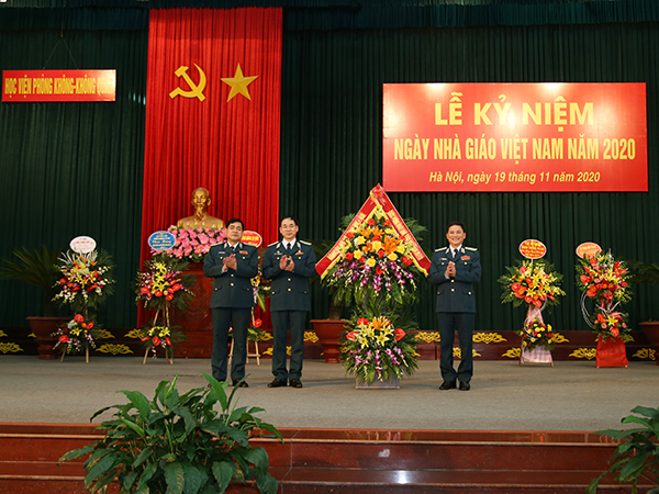 Các học viện, nhà trường trong Quân chủng Phòng không - Không quân kỷ niệm Ngày Nhà giáo Việt Nam 20-11
