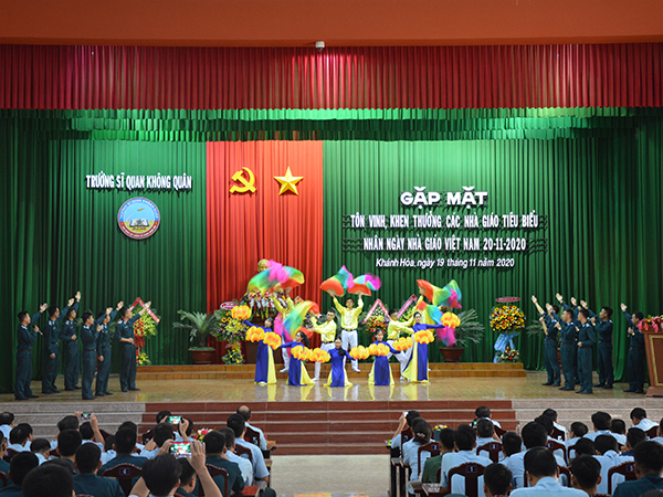 Các học viện, nhà trường trong Quân chủng Phòng không - Không quân kỷ niệm Ngày Nhà giáo Việt Nam 20-11