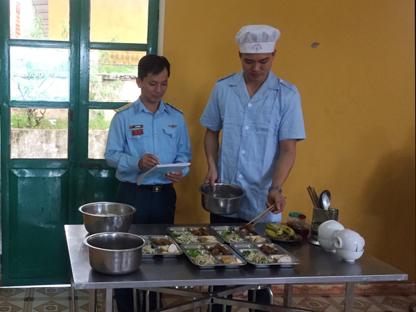 Bảo đảm thực phẩm sạch cho bộ đội