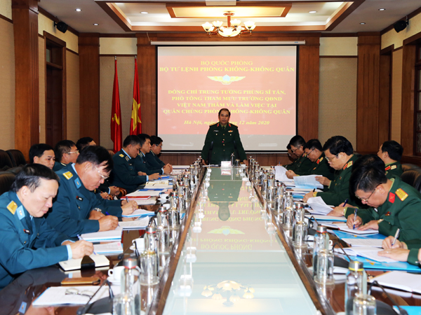 Trung tướng Phùng Sĩ Tấn - Phó Tổng Tham mưu trưởng thăm và làm việc tại Quân chủng Phòng không - Không quân
