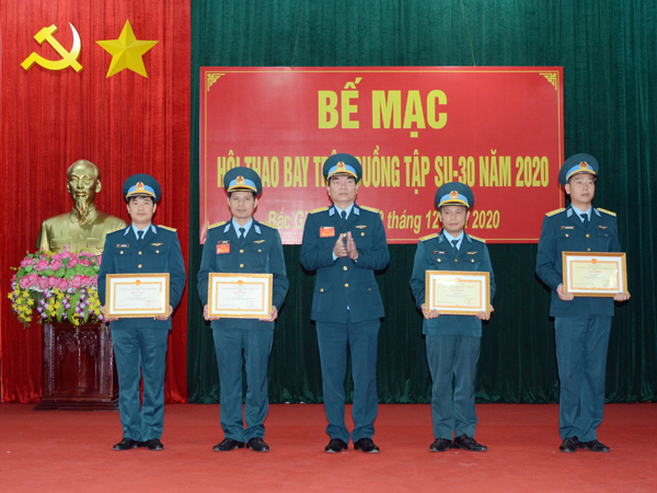 Quân chủng Phòng không - Không quân tổ chức Hội thao bay trên buồng tập Su-30