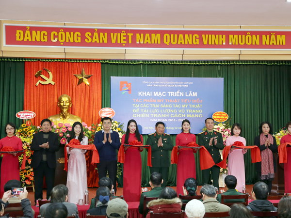 Khai mạc Triển lãm “Tác phẩm mỹ thuật tiêu biểu tại các trại sáng tác mỹ thuật về đề tài Lực lượng vũ trang, chiến tranh cách mạng giai đoạn 2016 - 2020”