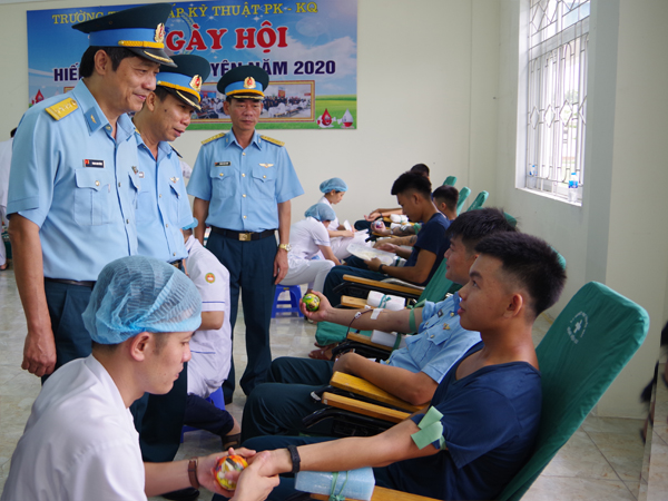 Trường Trung cấp Kỹ thuật PK-KQ tổ chức ngày hội hiến máu tình nguyện năm 2020