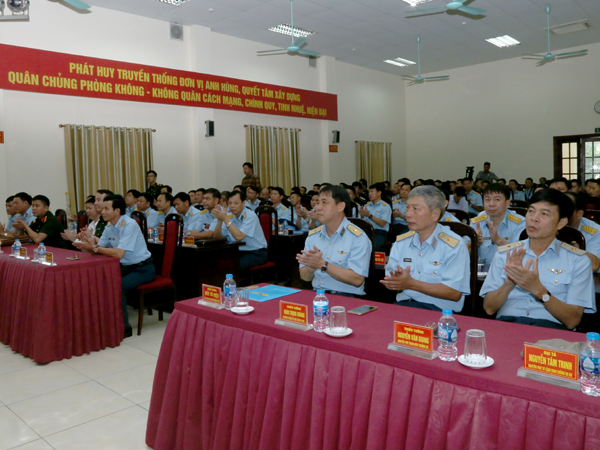 Khai mạc Triển lãm “Rồng lửa Việt Nam chiến thắng”