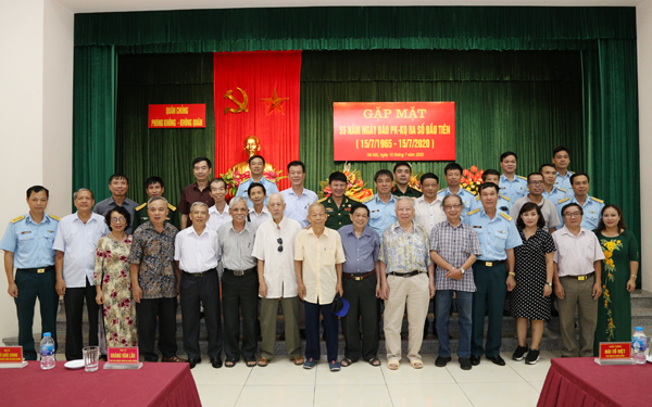 Gặp mặt kỷ niệm 55 năm Báo Phòng không-Không quân ra số đầu tiên
