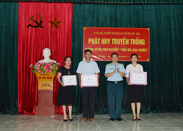 Quân chủng Phòng không - Không quân tổ chức hành quân về nguồn làm công tác dân vận