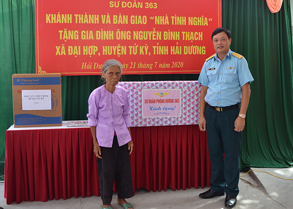Sư đoàn 363 bàn giao “Nhà tình nghĩa” cho cựu chiến binh Nguyễn Đình Thạch