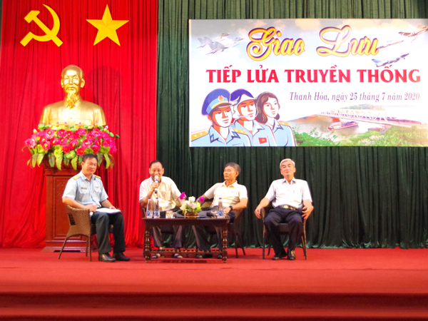 Trung đoàn 923 tổ chức Giao lưu “Tiếp lửa truyền thống”