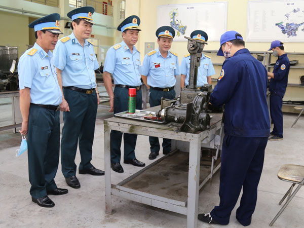 Quân chủng Phòng không - Không quân kiểm tra kết quả thực hiện nhiệm vụ 8 tháng đầu năm 2020 các Nhà máy khu vực phía Bắc