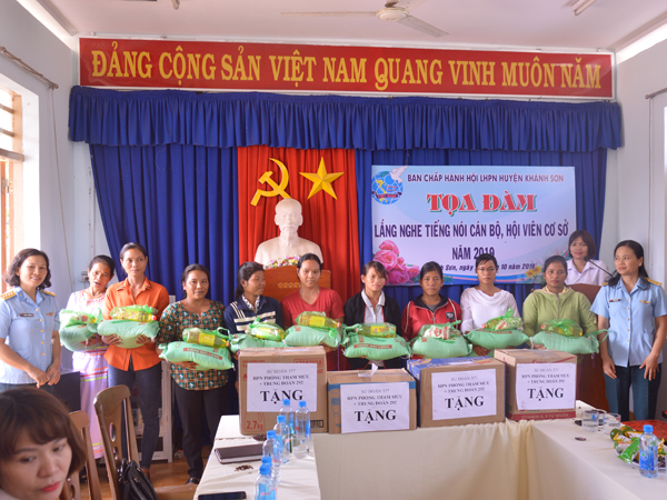 Phụ nữ Sư đoàn 377 đồng hành cùng phụ nữ biên cương