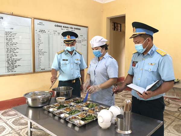 Quân chủng Phòng không - Không quân tích cực phòng chống dịch bệnh truyền nhiễm thời điểm giao mùa
