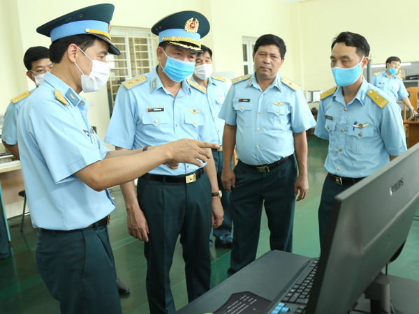 Quân chủng Phòng không - Không quân kiểm tra kết quả thực hiện nhiệm vụ 8 tháng đầu năm 2020 tại Nhà máy A31 và Nhà máy Z119