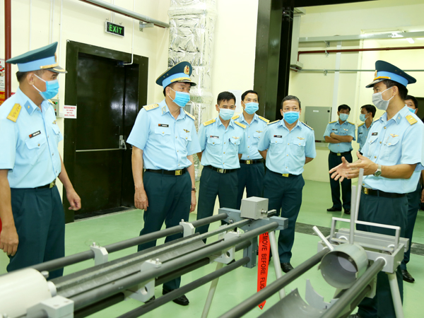 Quân chủng Phòng không - Không quân kiểm tra kết quả thực hiện nhiệm vụ 8 tháng đầu năm 2020 tại Nhà máy A31 và Nhà máy Z119