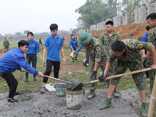 Thượng tướng Nguyễn Phương Nam kiểm tra tiến độ thi công xây dựng tường rào bảo vệ Sân bay Miếu Môn