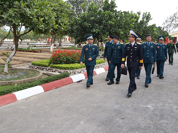 Bộ Tổng Tham mưu QĐND Việt Nam thăm và chúc Tết tại Trung đoàn 238 và Trung đoàn 240